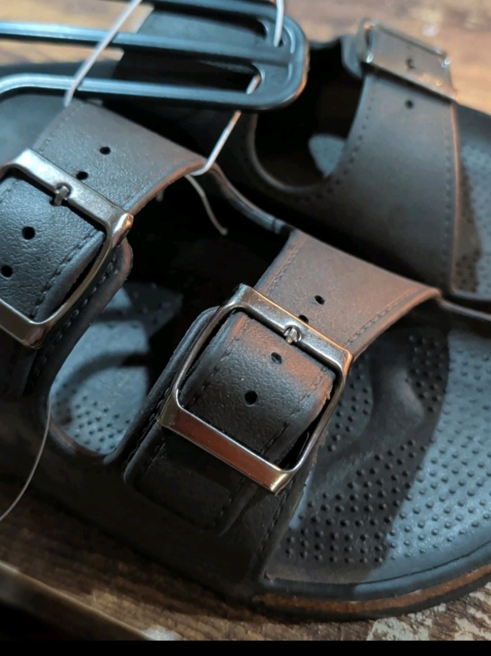 Mission Ridge Men's Sandals Black size 8/9 Pool Beach Indoor Outdoor Slides